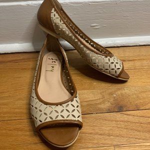 French Sole Beige Leather Ballet Flat with cutouts, Size 7.5